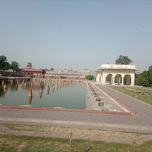 shalimar garden places to visit in lahore