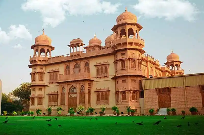 Mohatta palace tourist place in sindh